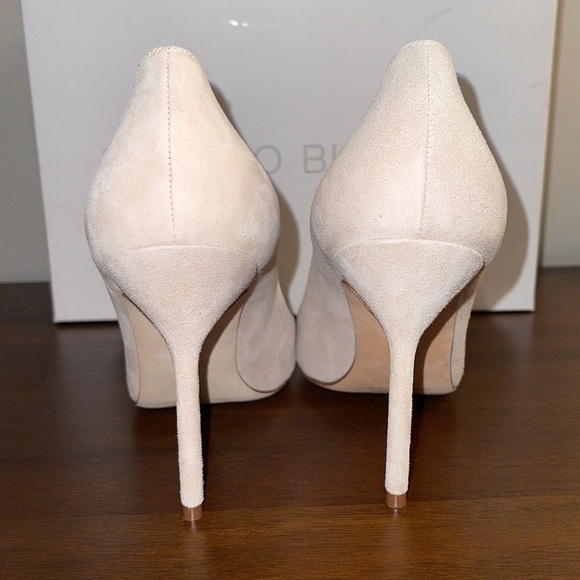 ❗️$725 Manolo Blahnik l BB Pumps❗️ - Picture 4 of 8